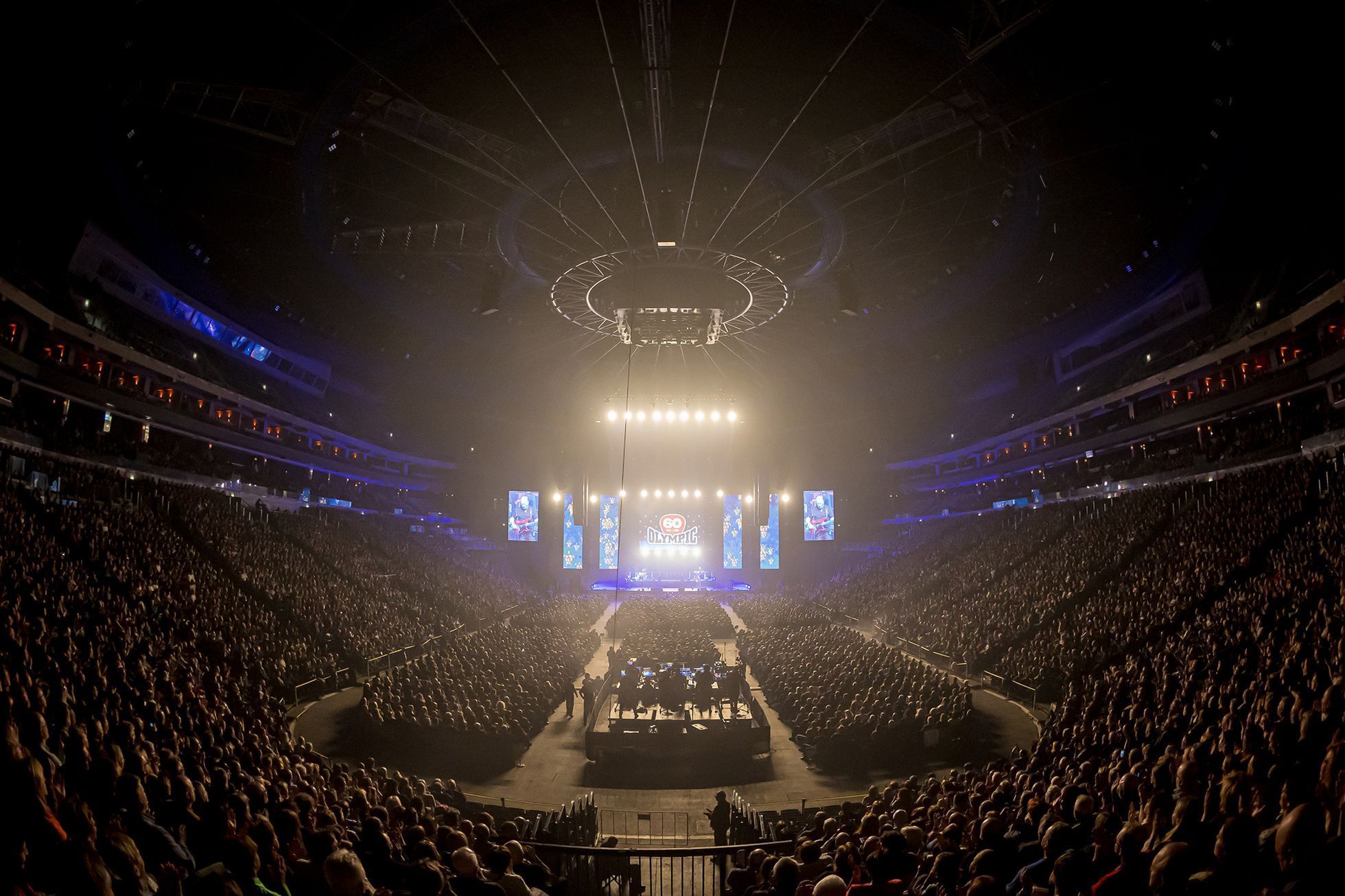 Koncert k 60. výročí Olympicu v pražské O2 areně objektivem fotografa Radoslava Vnenčáka