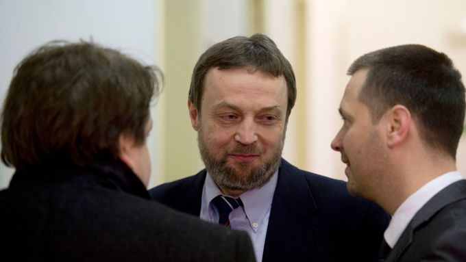 Vladimir Sáňka (uprostřed)