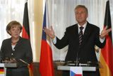 Tisková konference po jednání českého premiéra s německou kancléřkou.