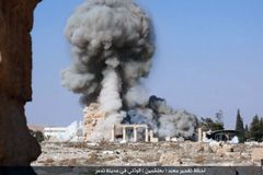 Islámský stát ukázal zkázu chrámu v Palmýře