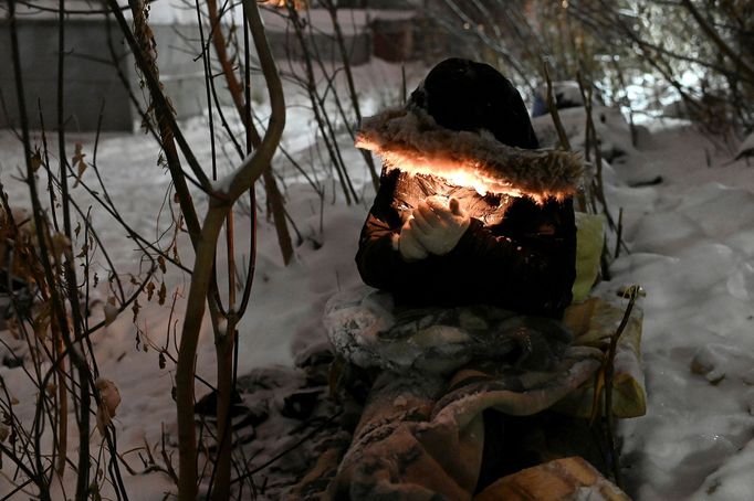 Život bezdomovců v třeskutých mrazech na Sibiři v Rusku.  19. 2. 2020