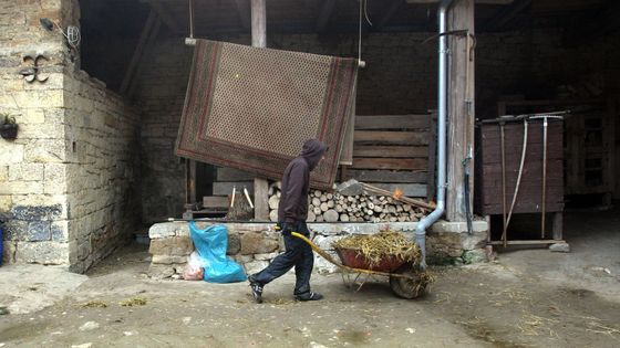 FOTO Na půl cesty mezi dětským domovem a životem na ulici