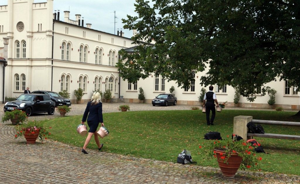 Ústavní činitelky a manželky politiků v Lánech