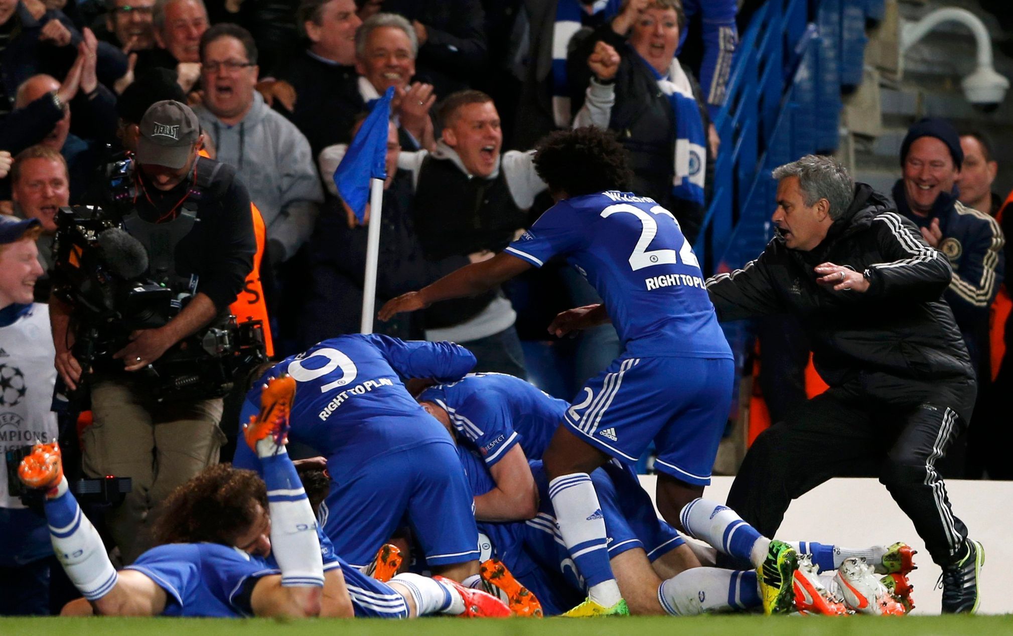 Radost hráčů Chelsea ve čtvrtfinále Ligy mistrů