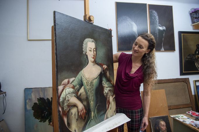 Petra Šnokhausová v současnosti pracuje i na obnově dobového portrétu Marie Terezie.