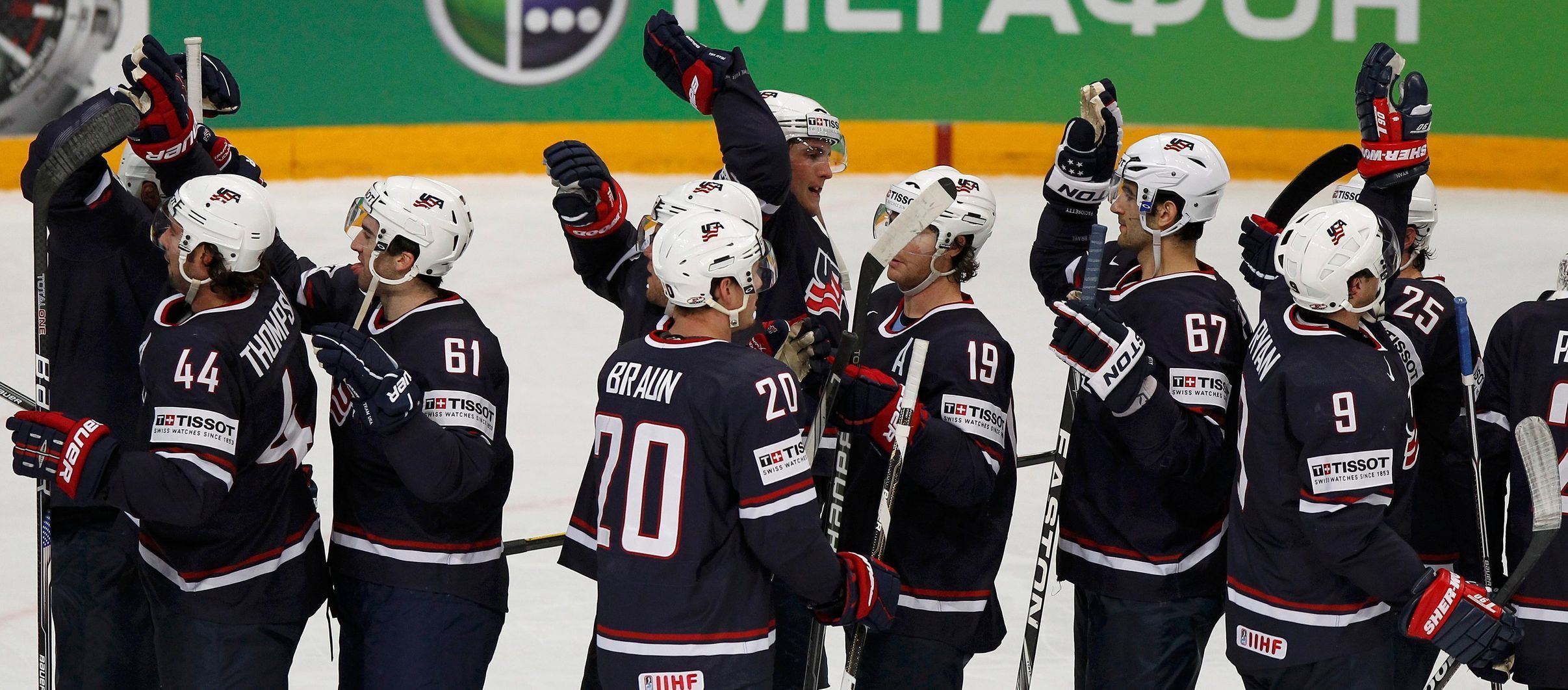 Američané se radují po zápase USA - Finsko