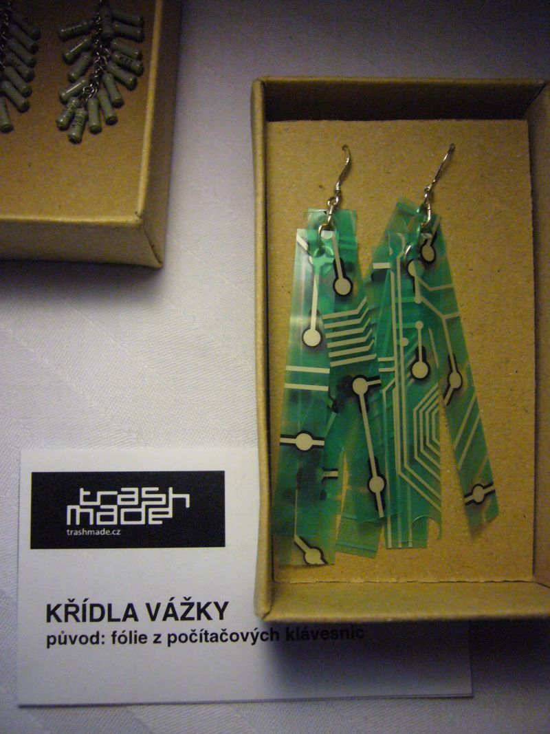 Šperk z elektronického šrotu