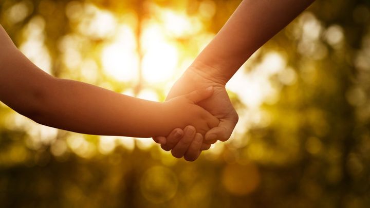 Děti z SOS vesniček přišly o návštěvy rodičů. Velmi je to stresuje, varují odborníci