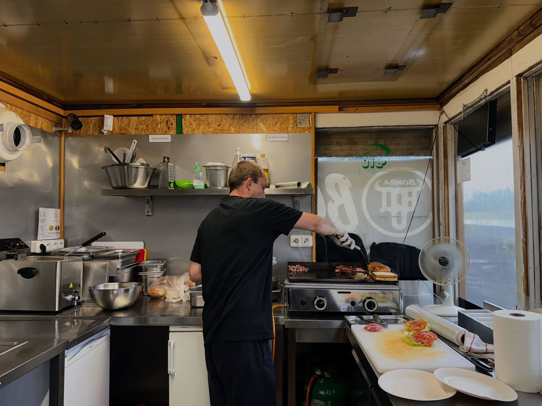 bbq bouda, bistro, bouda, jídlo, vaření, gastronomie, maso, Unhošť, Praha