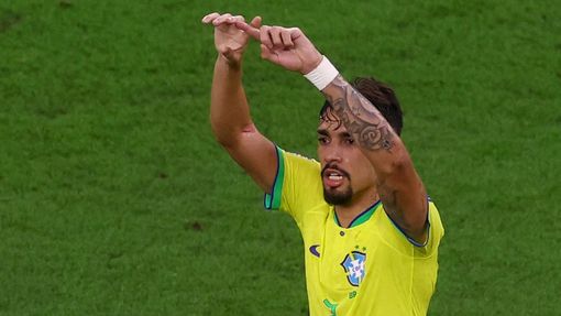Lucas Paqueta slaví gól v osmifinále MS 2022 Brazílie - Jižní Korea