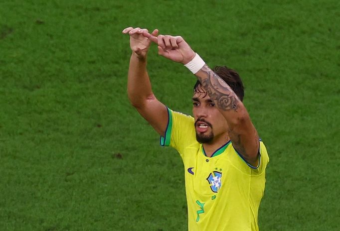 Lucas Paqueta slaví gól v osmifinále MS 2022 Brazílie - Jižní Korea