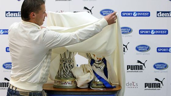 Superpohár a Pohár UEFA v Praze. Podívejte se.