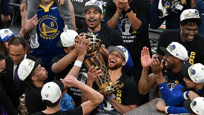 Basketbalisté Golden State Warriors slaví titul v NBA