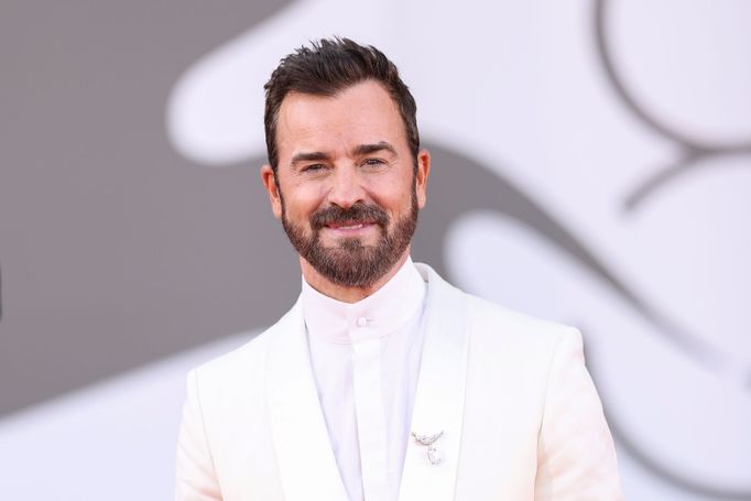 Na snímku z premiéry filmu Beetlejuice Beetlejuice na benátském festivalu je herec Justin Theroux.