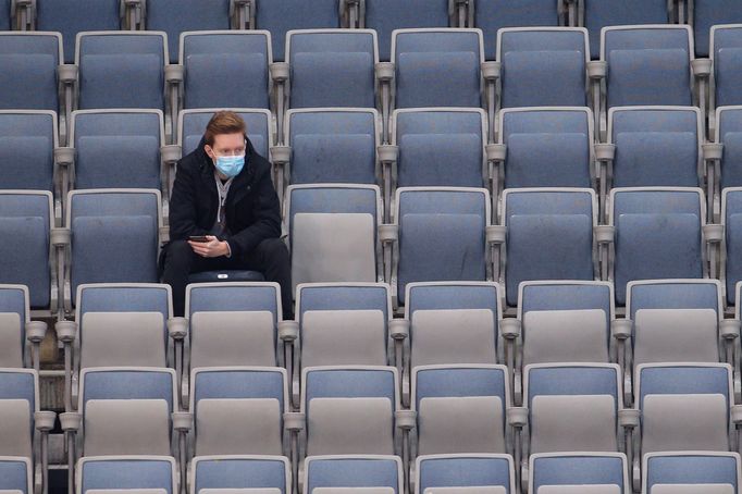 10. kolo hokejové extraligy 2020/21, Sparta - Třinec: Prázdné hlediště v O2 aréně.