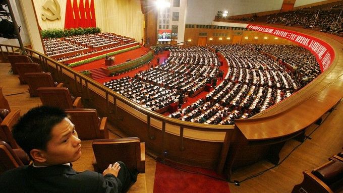 Komunistická strana Číny je největší stranou světa. Má 70 milionů členů. Příští rok bude mít svůj 18. sjezd.