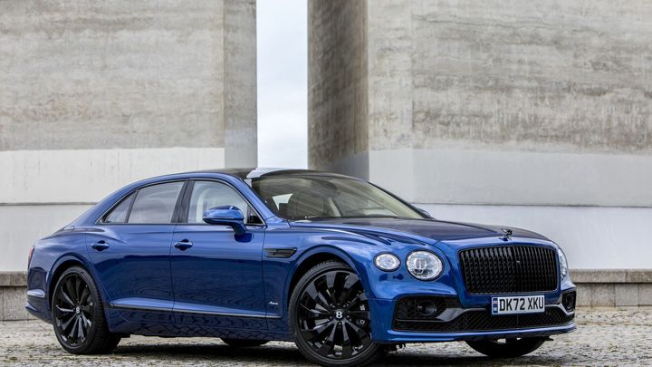 Exkluzivní test Bentley Flying Spur. Jízda krále Karla aneb Nikdo není dokonalý