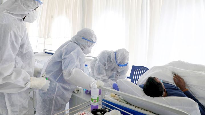 Optimismus nevydržel. Česko čeká krizový scénář covidu, vrací se nošení respirátorů; Zdroj foto: Reuters