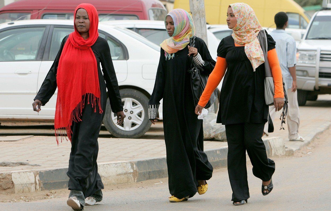 Súdánské ženy v kalhotách