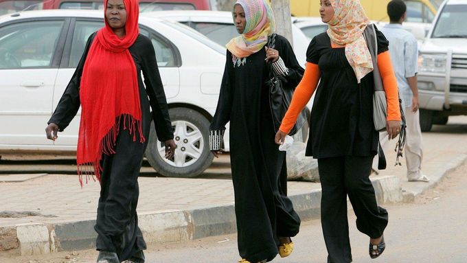 Súdánské ženy v kalhotech.