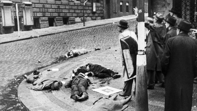 Mrtví civilisté během boje o Český rozhlas během pražského květnového povstání, 5. 5. 1945