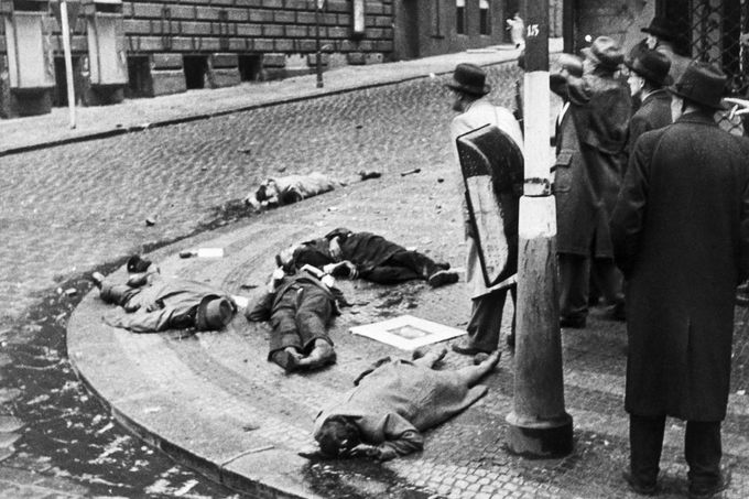 Mrtví civilisté během boje o Český rozhlas během pražského květnového povstání, 5. 5. 1945