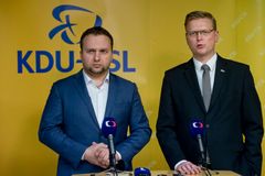 Lidovci rozhodnou o spolupráci se Starosty. Podle průzkumů balancují na kritické hranici 10 procent