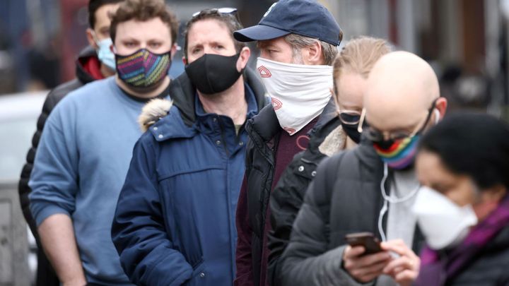 Hygienici do 24 hodin vytrasují většinu nakažených. Lidé hlásí méně než jeden kontakt