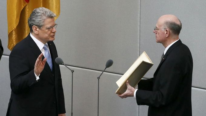 Wulffa střídá nový prezident Gauck. Složil přísahu