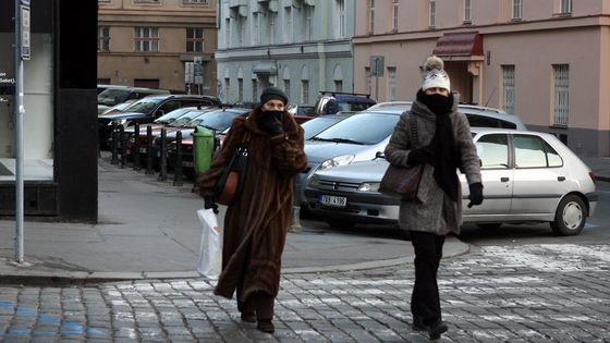 Mráz uhodil na Pražany. Zejména na ty bez domova