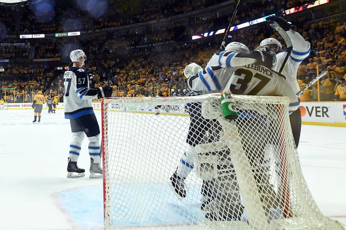 Winnipeg Jets se raduje z postupu přes Nashville v play off 2018