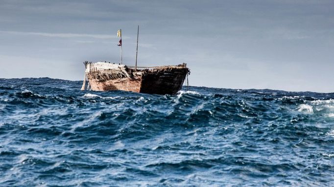 V rámci projektu „Maud returns home“  Jan Wanggaard a spol vyzdvihli Amundsenovu ztroskotanou loď Maud z mrazivého sevření Severního pólu a dopravili ji zpět do Norska.