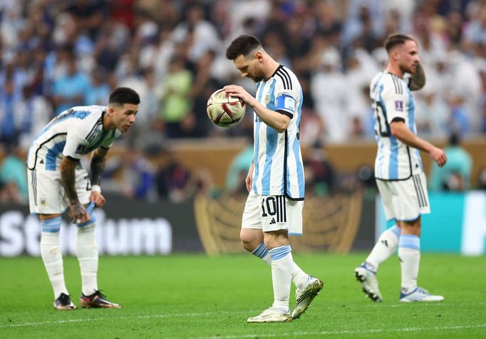 Finále MS ve fotbale 2022, Argentina - Francie: Lionel Messi před penaltou.