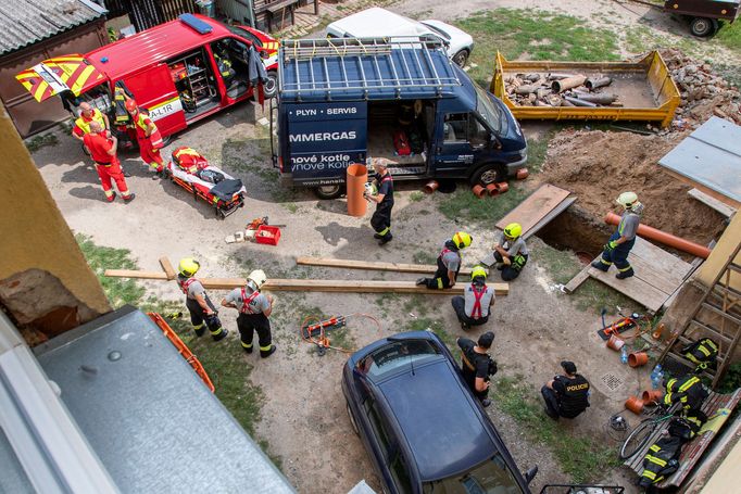 Ve sklepě obytného domu v Třebechovicích pod Orebem na Královéhradecku 6. srpna 2019 dopoledne zavalila zeď muže.