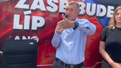 Předseda ANO Andrej Babiš při úterním setkání s voliči na Plzeňsku, kdy navštívil tři města.