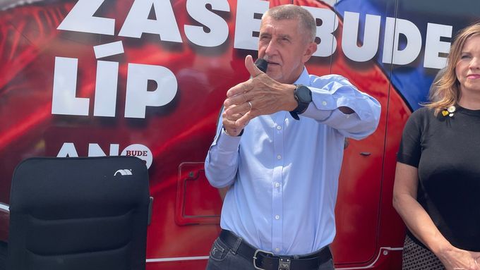 Aktuálně.cz přináší ukázku z předvolebního mítinku Andreje Babiše v Holýšově, kde mluvil o tom, jak by si představoval vládu svého ANO.