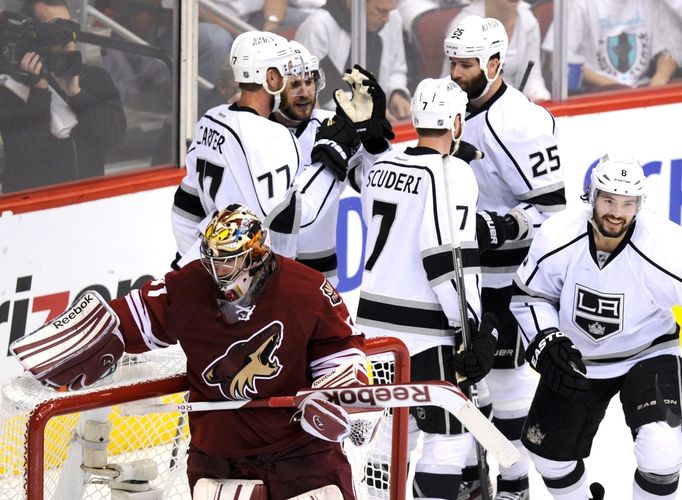 Radost hráčů Kings v zápase Phoenix Coyotes - Los Angeles Kings