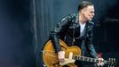 Bryan Adams při červnovém koncertu v dánském Odense.