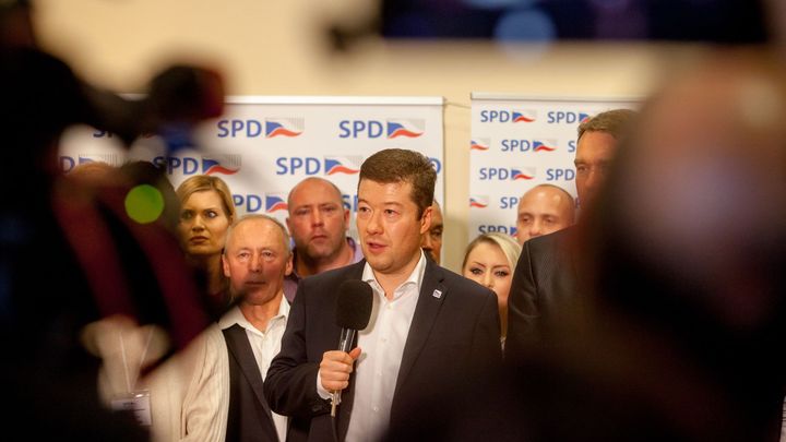 Okamura chtěl kvůli Sorosovi lustrovat platby neziskovkám, vláda návrh SPD ztrhala