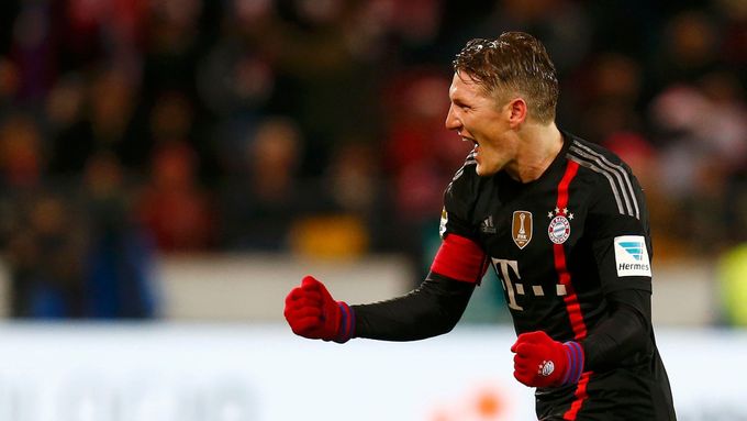 Bastian Schweinsteiger slaví vyrovnávací gól proti Mohuči
