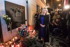 Čaputová v Česku uctila památku sametové revoluce, mluvila s prezidentem i studenty