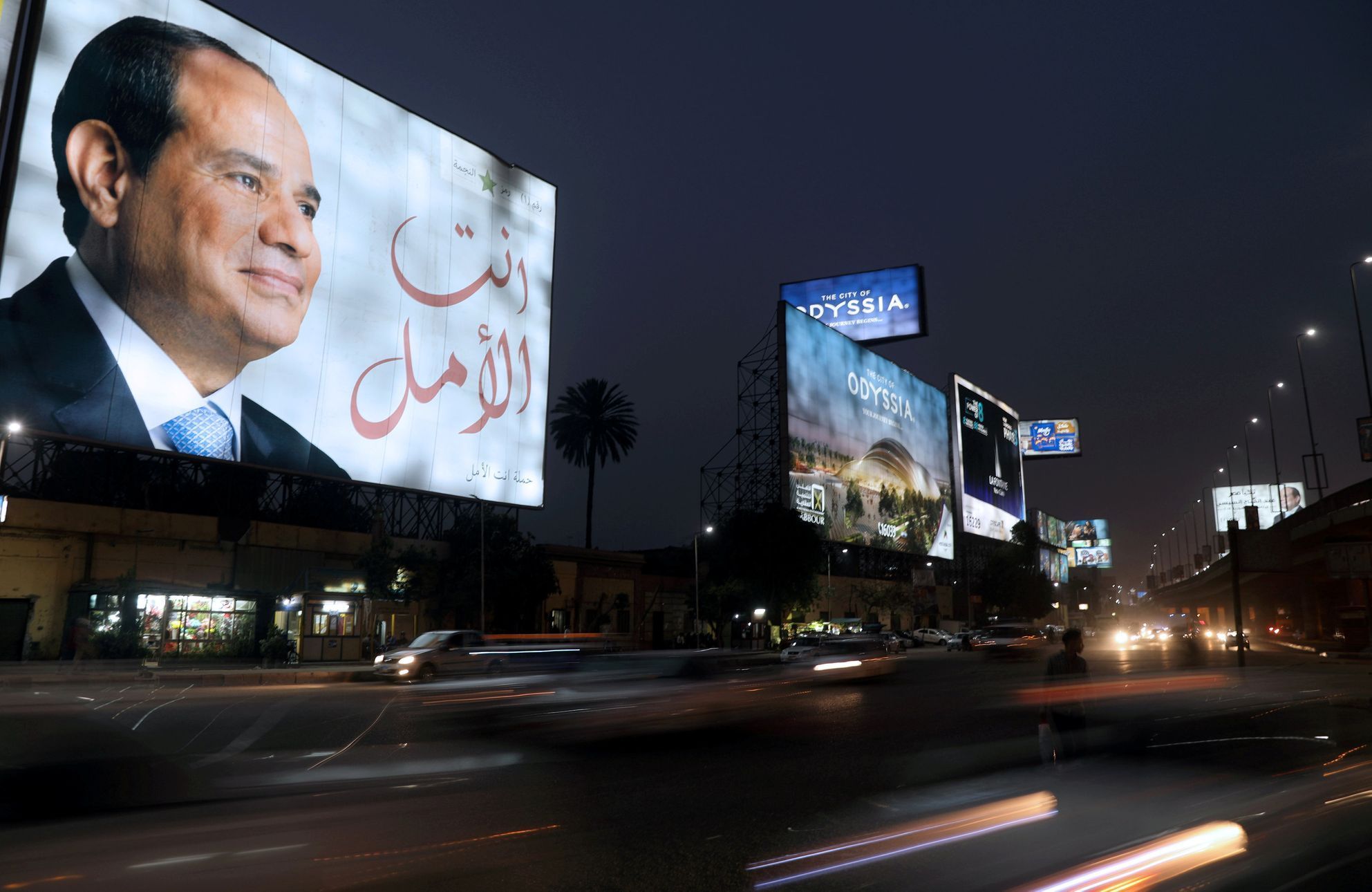 Plakát v Káhiře s podobiznou současného prezidenta Abdal Fattáha Sísího
