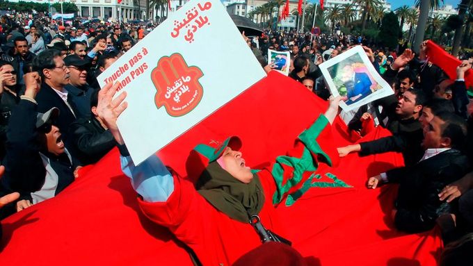 Příznivec marockého krále dává najevo, že si násilné reformy nepřeje