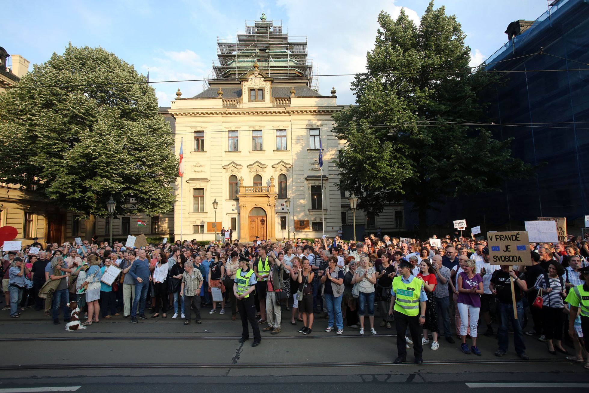 Tichý protest proti Babišovi
