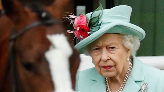 Móda na dostizích v Ascotu: královna Alžběta
