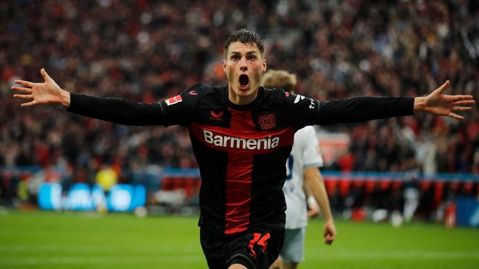 Český útočník Leverkusenu Patrik Schick slaví gól, kterým v nastaveném čase rozhodl o vítězství nad Hoffenheimem