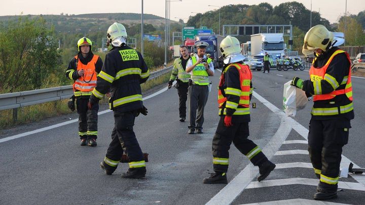 Hromadná nehoda náklaďáku a tří aut v Lišově zavřela hlavní tah na Jindřichův Hradec
