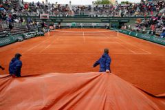 Tenis si prodloužil přestávku do začátku června, padne celá antuková sezóna