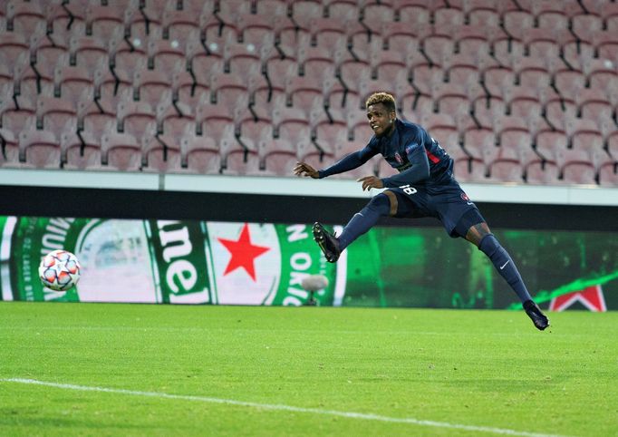 Frank Onyeka dává gól v odvetě 4. předkola LM Midtjylland - Slavia Praha