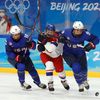Savannah Harmonová, Kateřina Mrázová a Megan Bozeková ve čtvrtfinále ZOH 2022 v Pekingu Česko - USA